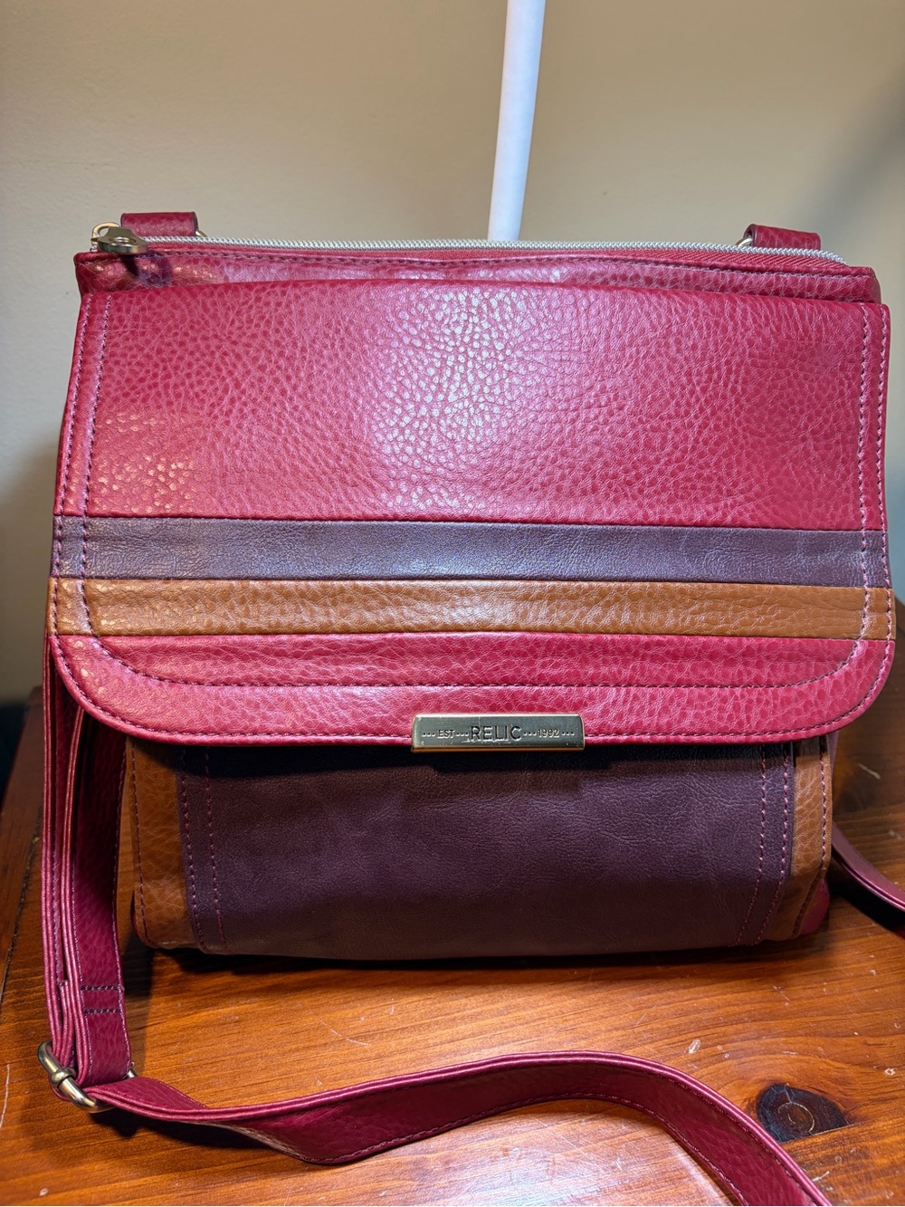 Relic Faux Leather Crossbody Bag.   Reds and Browns  like New.
